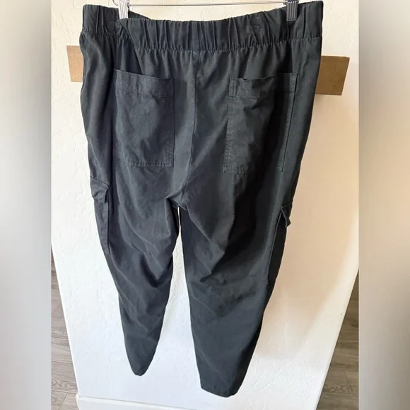 Gap|Women’s Black Cargo Jogger Pants with Comfortable Elastic Waist,XL•••staple - Picture 6 of 12